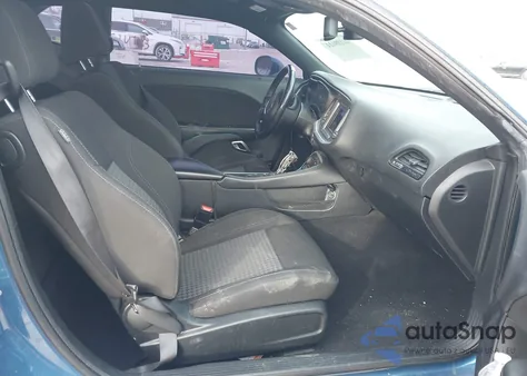 2020 Dodge Challenger Sxt z USA, uszkodzony, nr VIN 2C3CDZAG9LH222901